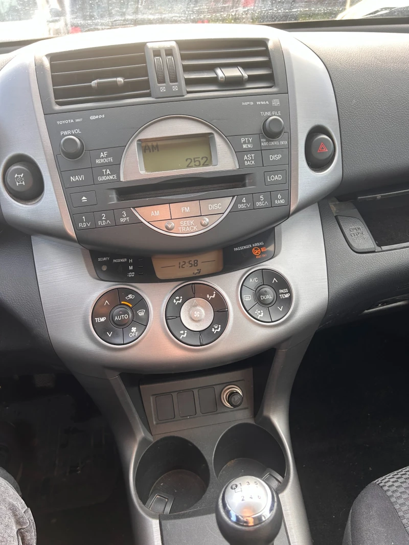 Toyota Rav4 2.2D-4D 4X4 EURO 4, снимка 12 - Автомобили и джипове - 47838353