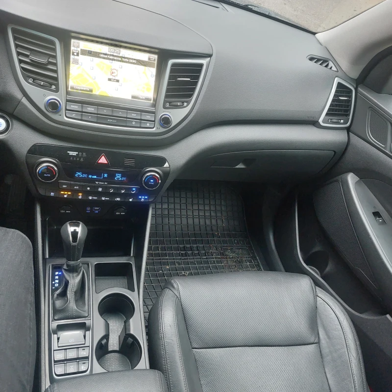 Hyundai Tucson 1.6 4x4, снимка 15 - Автомобили и джипове - 48148952