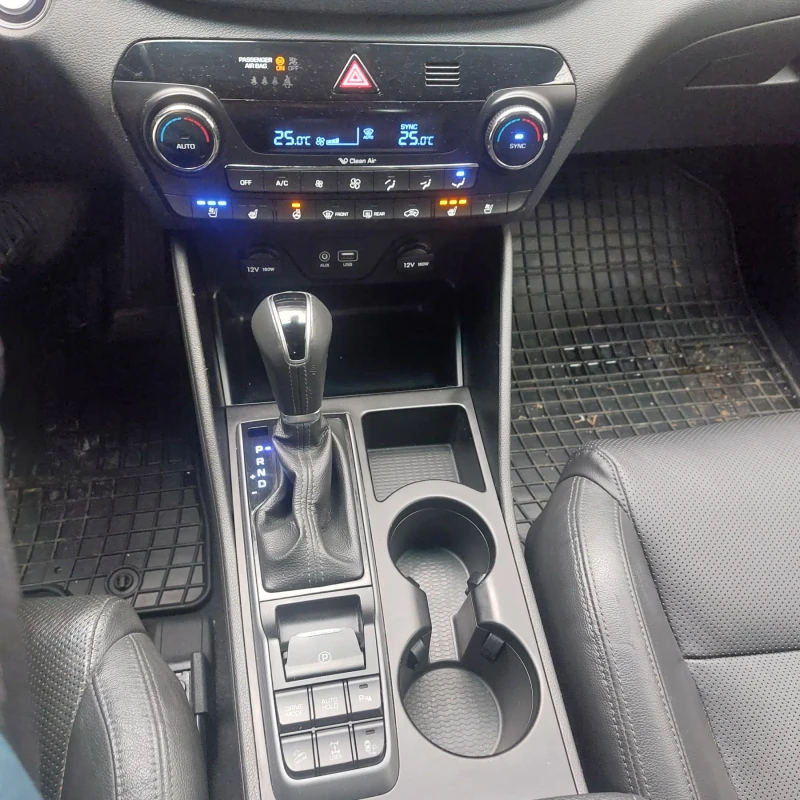 Hyundai Tucson 1.6 4x4, снимка 8 - Автомобили и джипове - 48148952