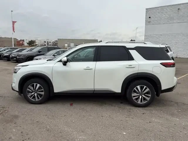 Nissan Pathfinder * SL * ПРЕДСТАВИТЕЛСТВО * 360 * ПОДГРЕВИ * CARPLAY, снимка 3 - Автомобили и джипове - 53448389