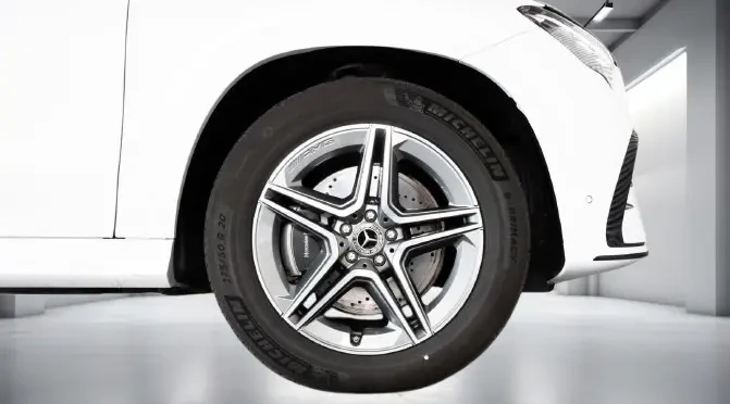 Mercedes-Benz GLE 300 d 4Matic = AMG Line = Night Package Гаранция, снимка 5 - Автомобили и джипове - 53764960