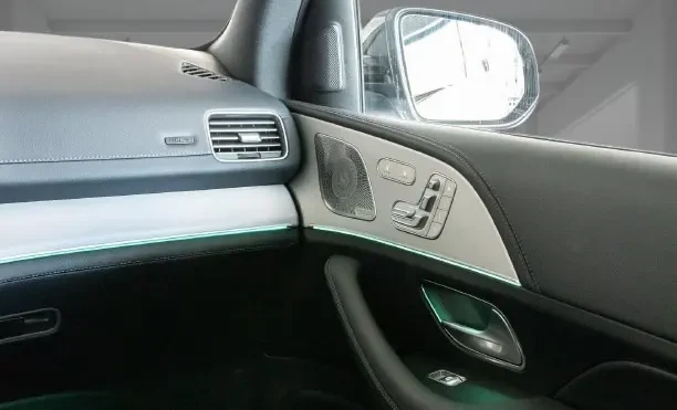 Mercedes-Benz GLE 300 d 4Matic = AMG Line = Night Package Гаранция, снимка 9 - Автомобили и джипове - 53764960