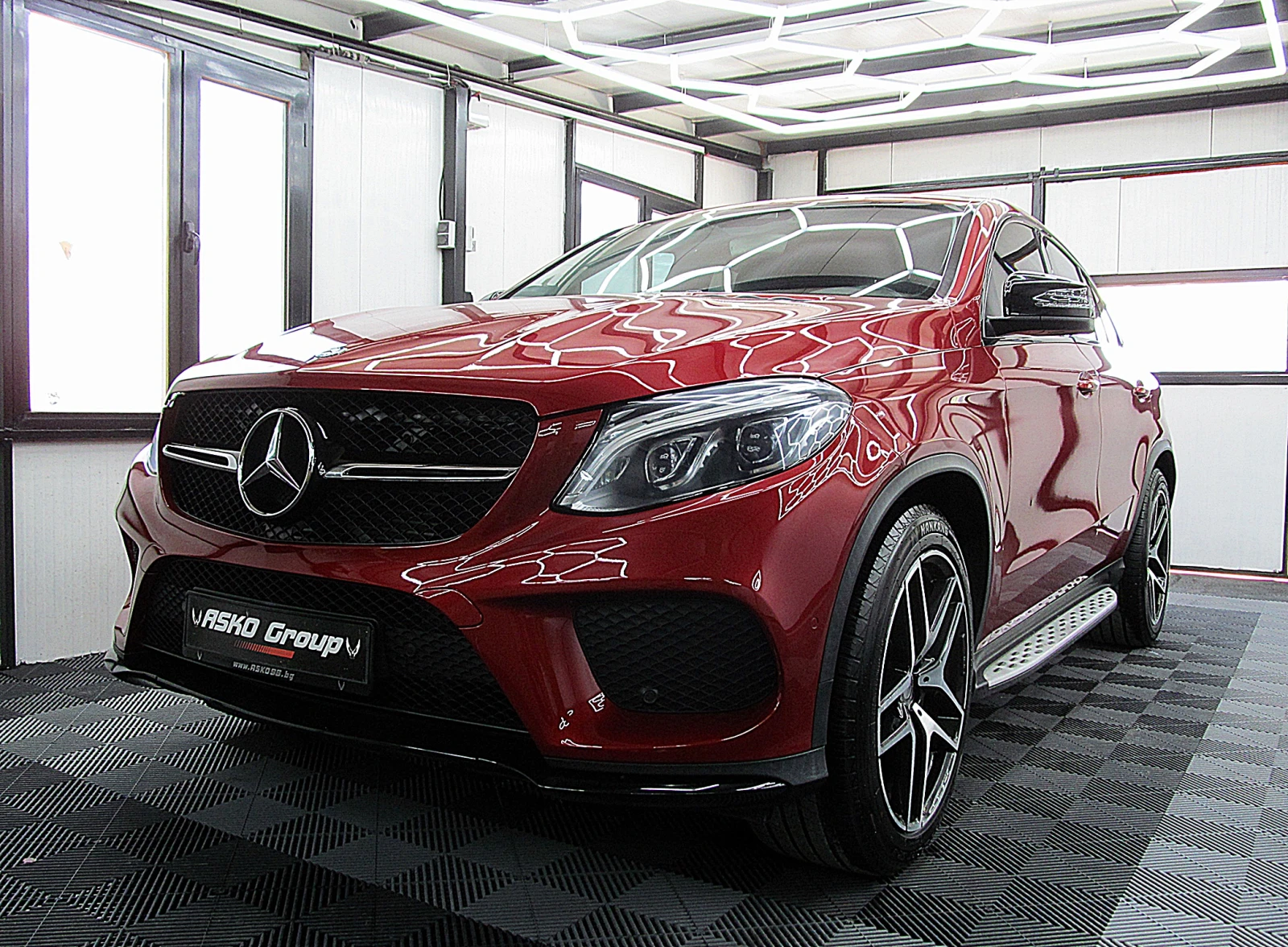 Mercedes-Benz GLE 350 KUPE/AMG/PANORAMA/ВАКУМ 360-камера/СОБСТВЕН ЛИЗИНГ - изображение 2