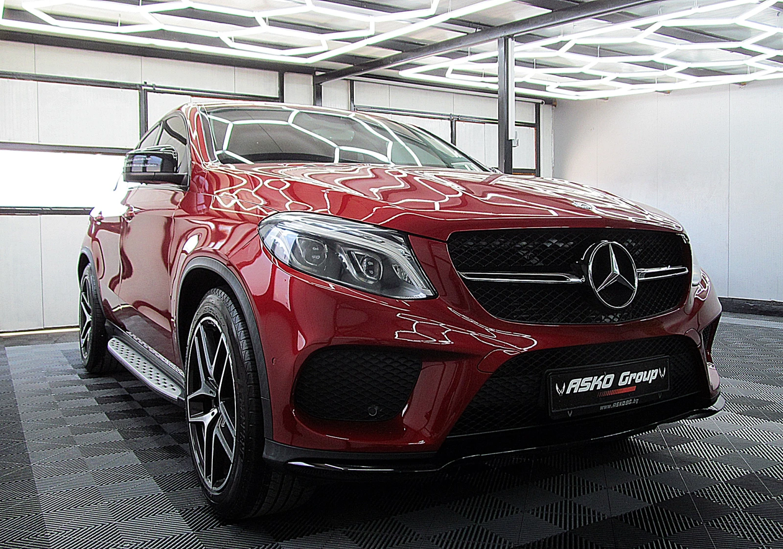 Mercedes-Benz GLE 350 KUPE/AMG/PANORAMA/ВАКУМ 360-камера/СОБСТВЕН ЛИЗИНГ - изображение 4