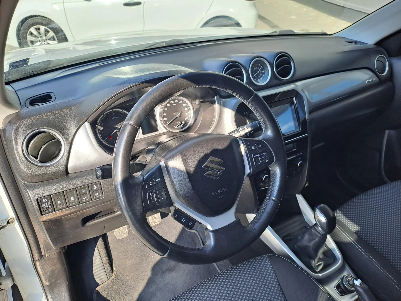 Suzuki Vitara 1.6 GL+ 4X4, снимка 11 - Автомобили и джипове - 54626524