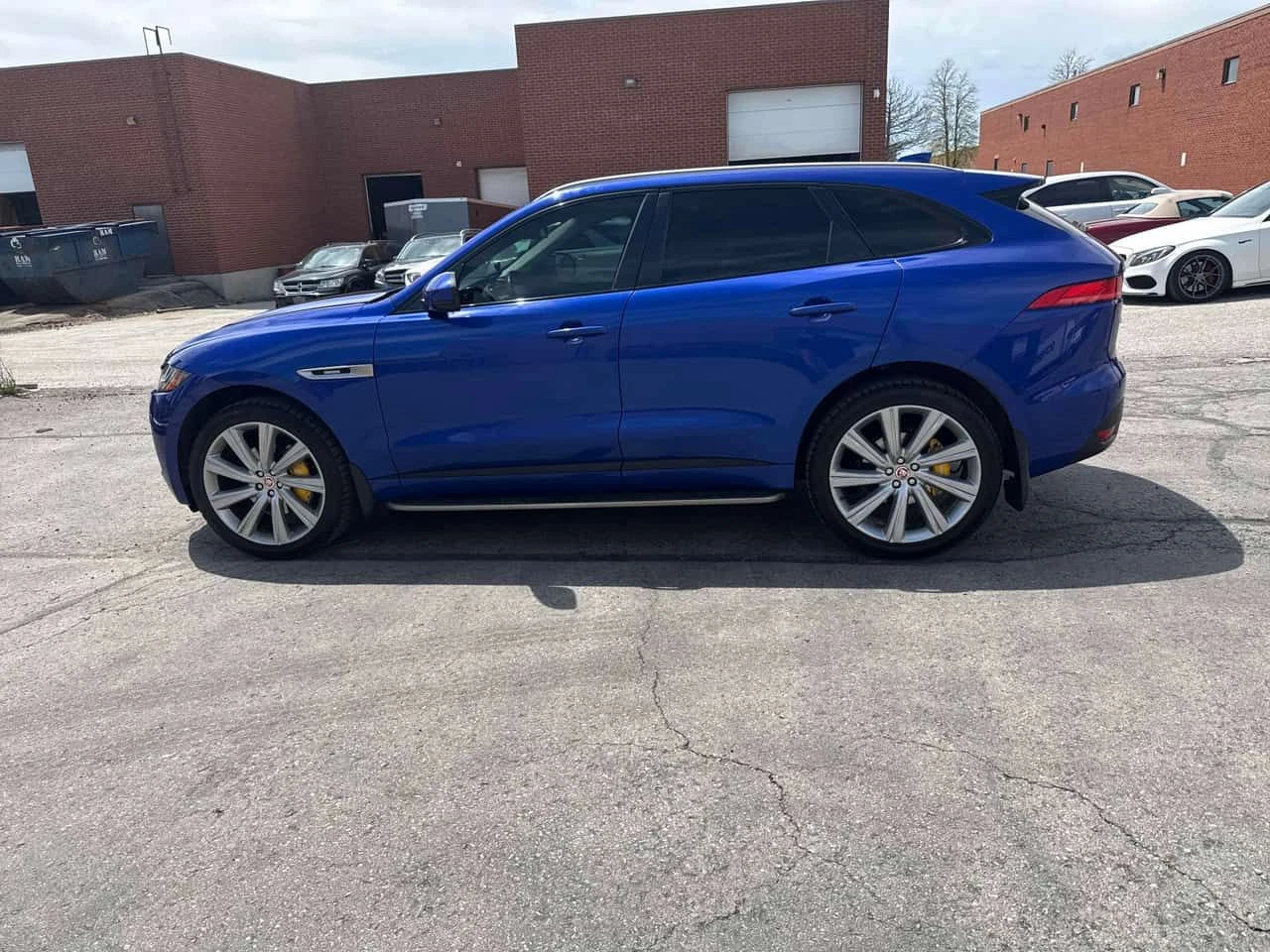 Jaguar F-PACE  R Sport 3.0L | PREMIUM | PANO | КОЖА | , снимка 2 - Автомобили и джипове - 54712143