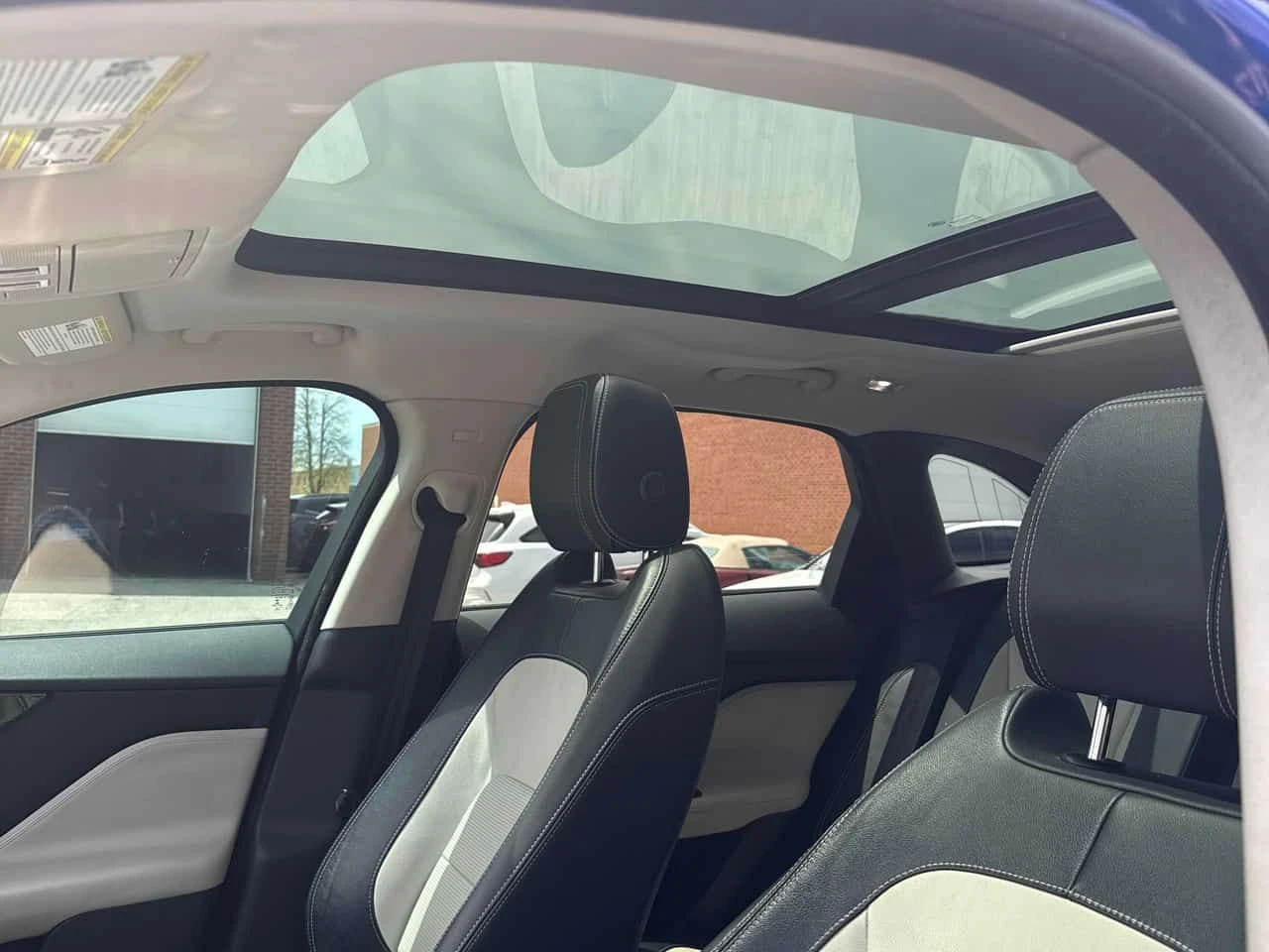 Jaguar F-PACE  R Sport 3.0L | PREMIUM | PANO | КОЖА | , снимка 11 - Автомобили и джипове - 54712143