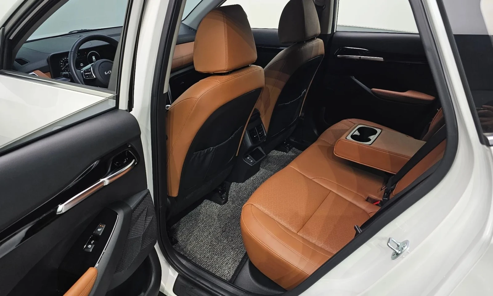 Kia Seltos Gasoline 2.0 2Wd Signature, снимка 12 - Автомобили и джипове - 55036465