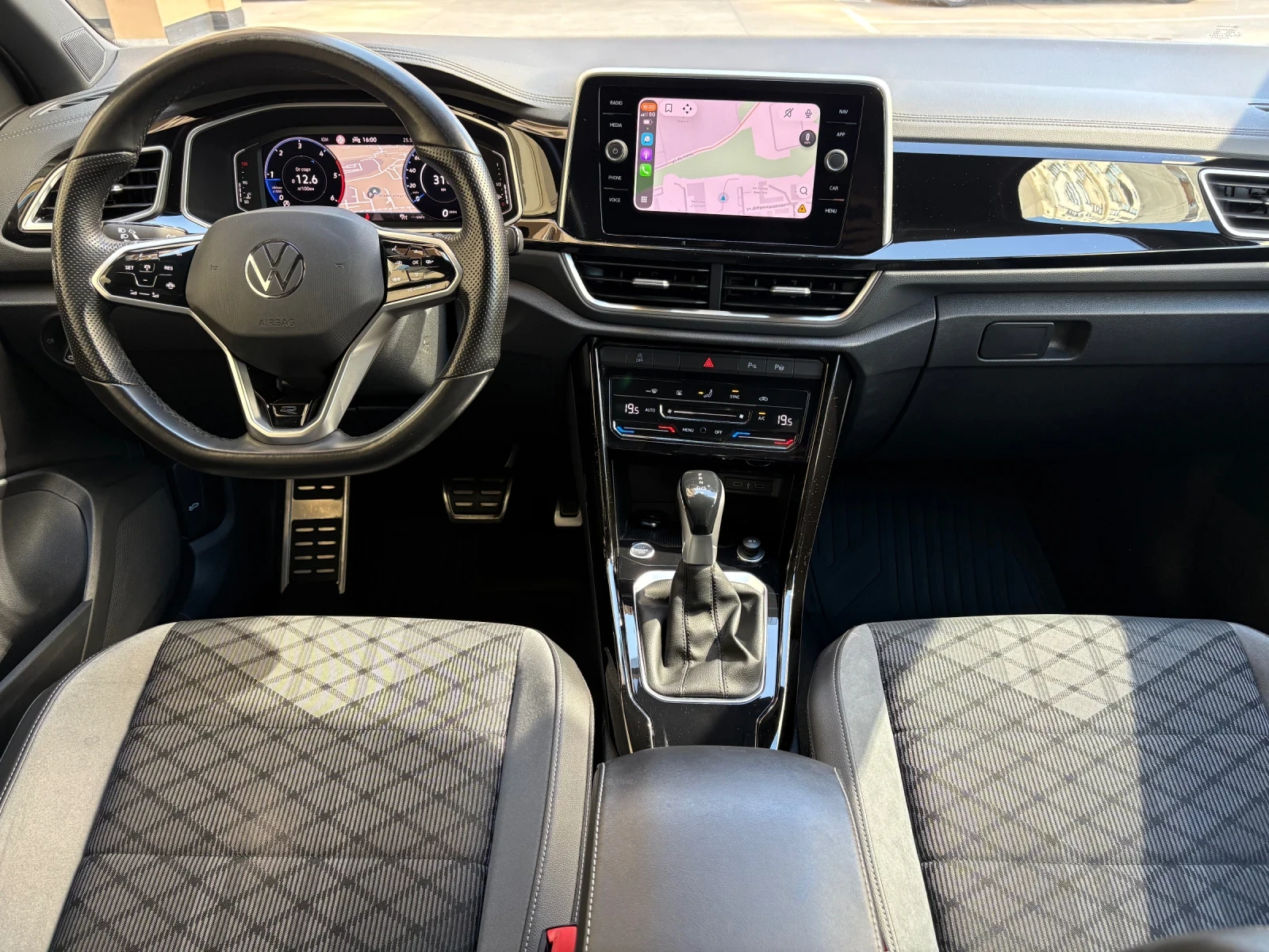VW T-Roc R Line, Digital, Distronic, Сервизна История, снимка 11 - Автомобили и джипове - 55492212