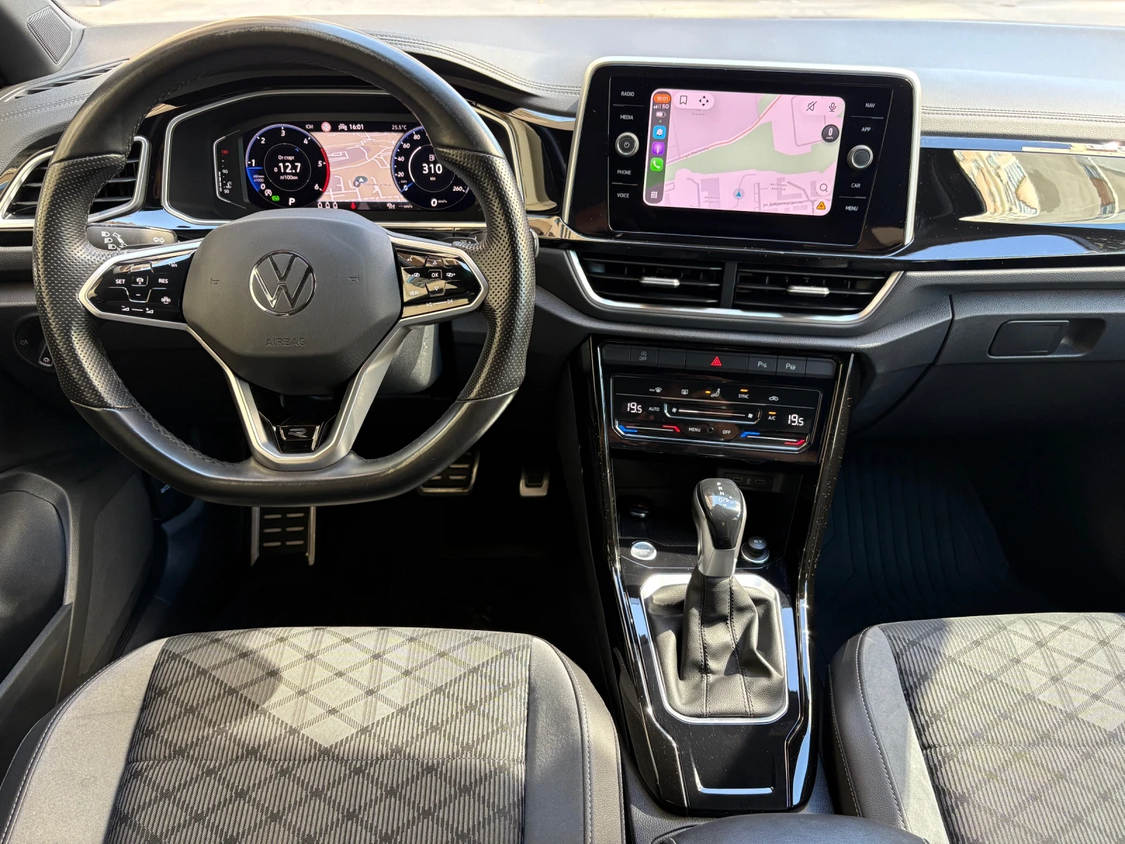 VW T-Roc R Line, Digital, Distronic, Сервизна История, снимка 12 - Автомобили и джипове - 55492212