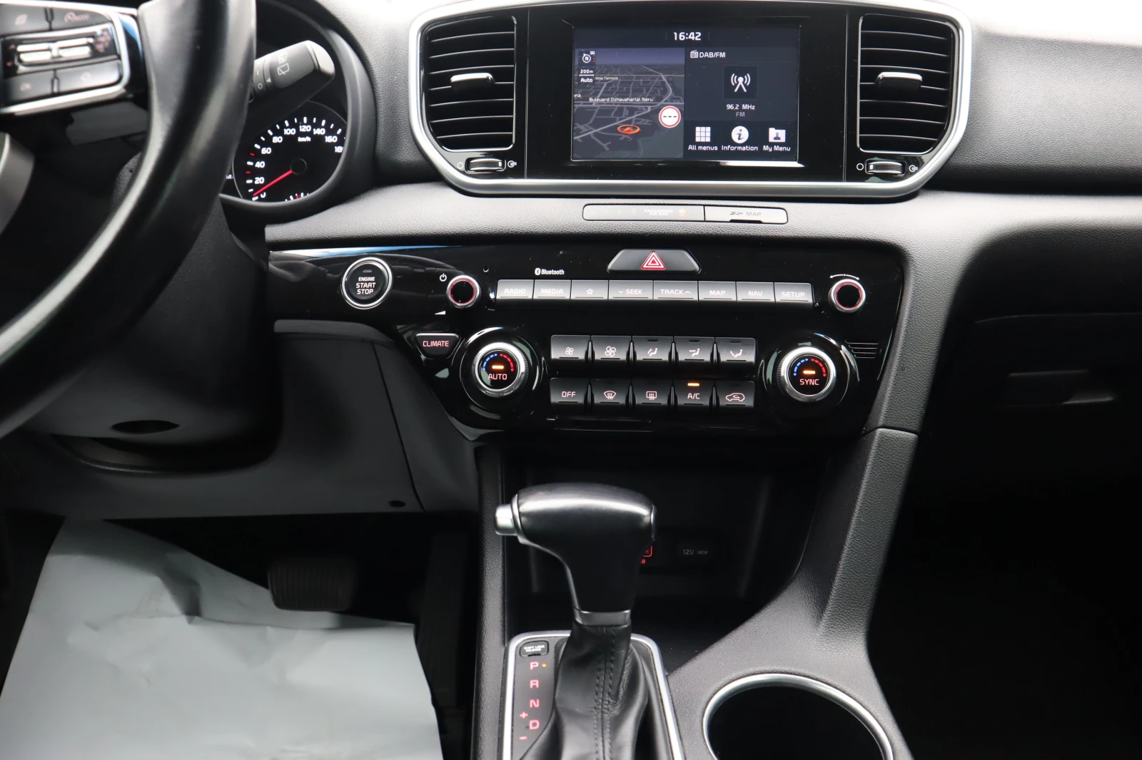Kia Sportage 1.6CRDI, снимка 13 - Автомобили и джипове - 55562958