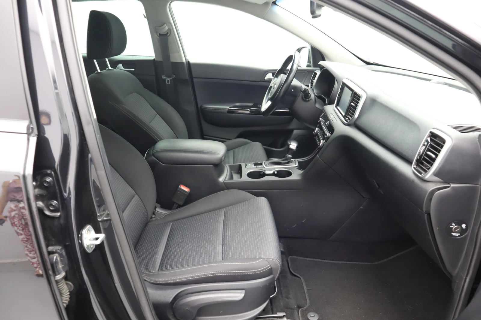 Kia Sportage 1.6CRDI, снимка 11 - Автомобили и джипове - 55562958