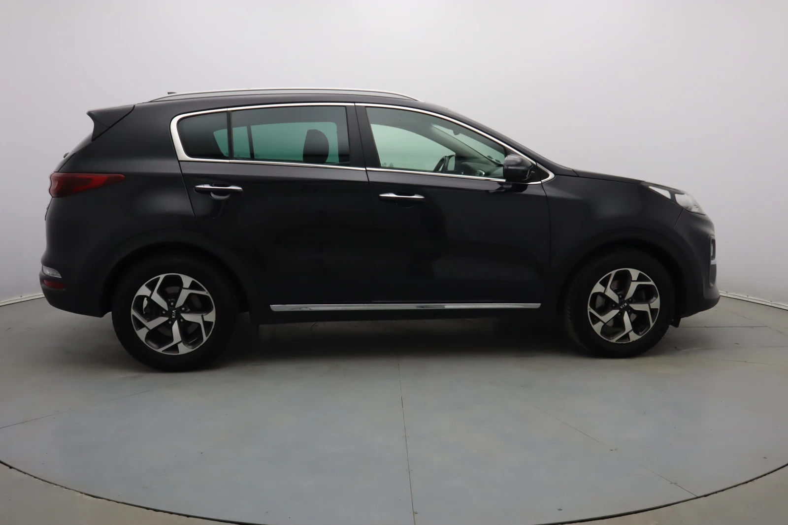 Kia Sportage 1.6CRDI, снимка 8 - Автомобили и джипове - 55562958
