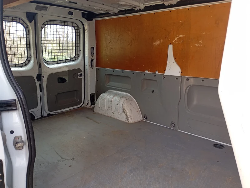 Renault Trafic 1.9, снимка 11 - Бусове и автобуси - 52534202