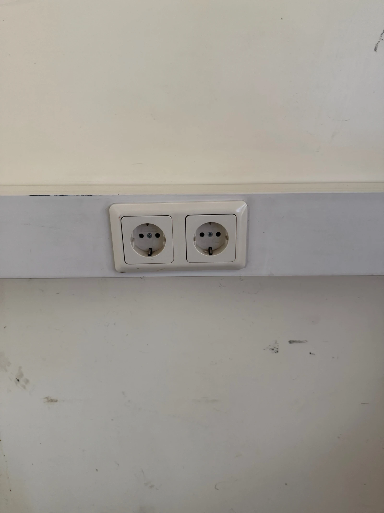 Iveco 35c15 Офис Фургон - изображение 9