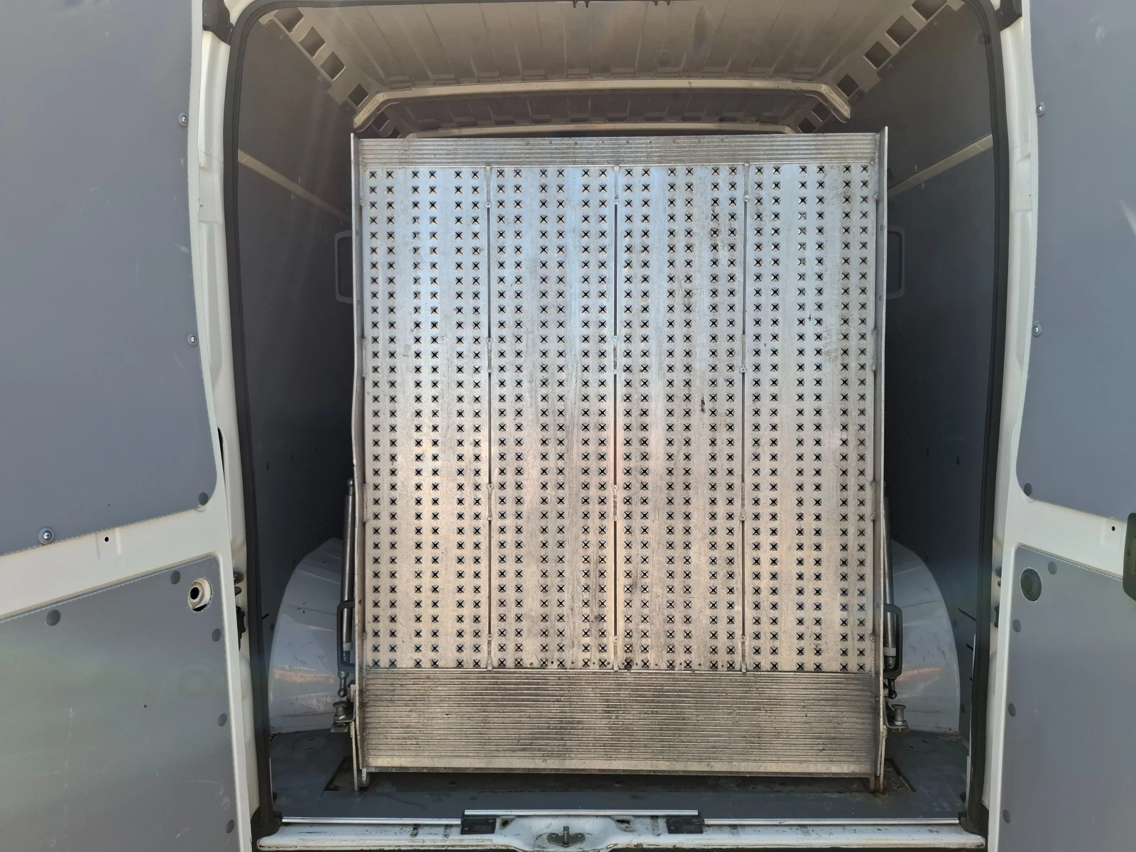 Peugeot Boxer 2.2HDI, снимка 13 - Бусове и автобуси - 55441178