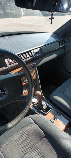 Mercedes-Benz 124, снимка 6