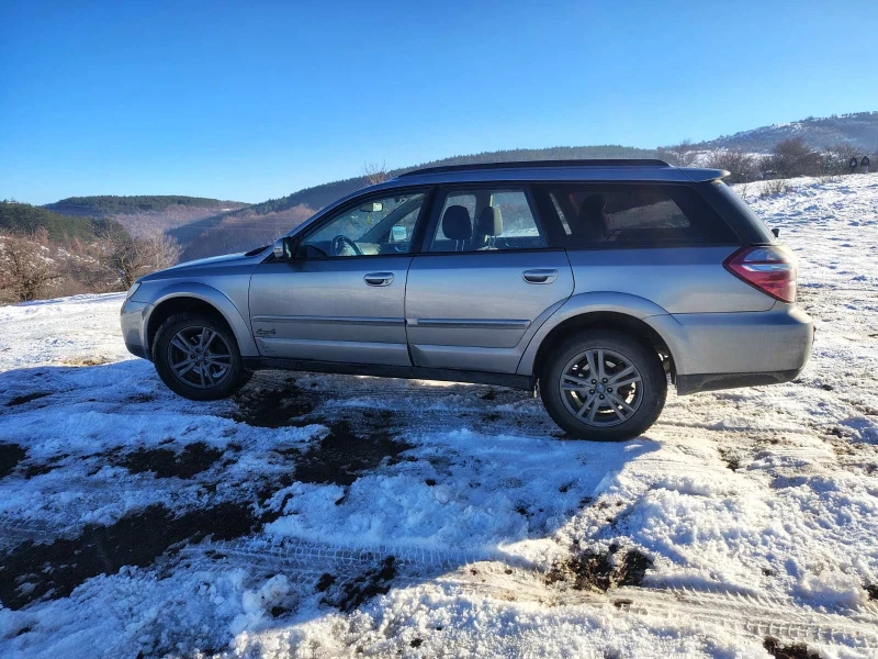 Subaru Outback, снимка 2 - Автомобили и джипове - 48510628