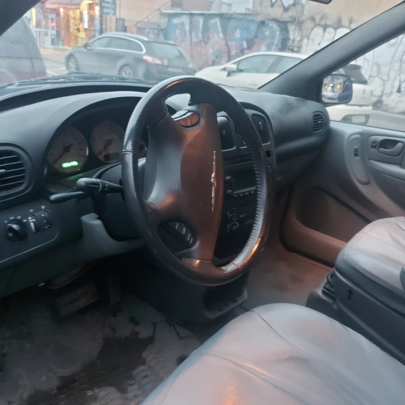 Chrysler Voyager, снимка 12 - Автомобили и джипове - 49031700