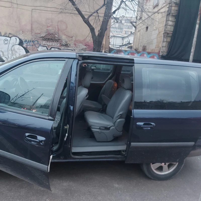 Chrysler Voyager, снимка 10 - Автомобили и джипове - 49031700