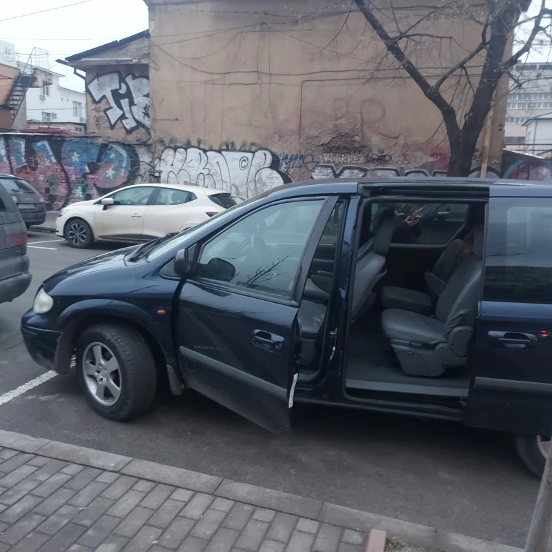 Chrysler Voyager, снимка 11 - Автомобили и джипове - 49031700