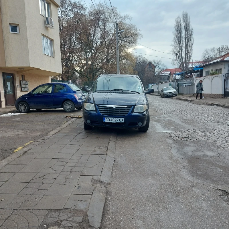 Chrysler Voyager, снимка 13 - Автомобили и джипове - 49031700