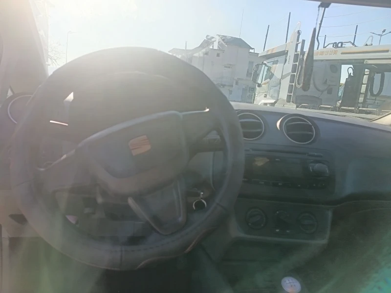 Seat Ibiza 1.6 TDI , снимка 8 - Автомобили и джипове - 52855727
