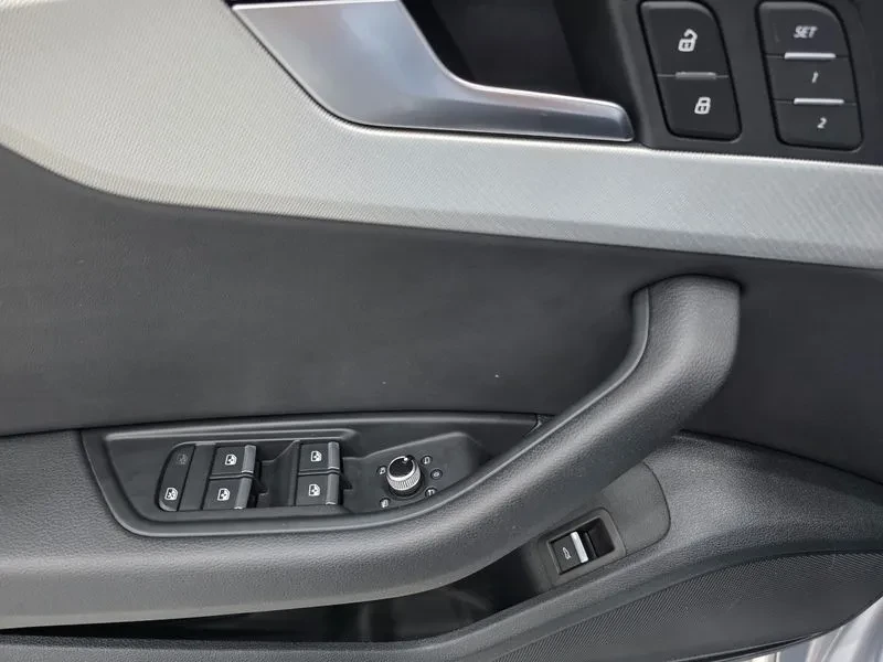 Audi A4 2.0 TDI Quattro, снимка 12 - Автомобили и джипове - 55621595