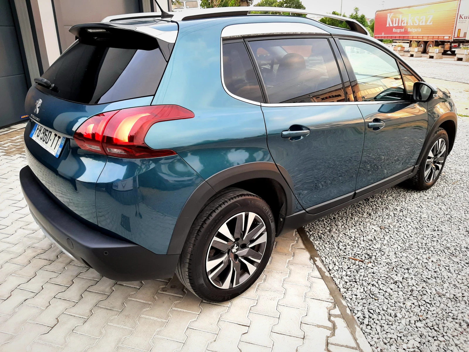 Peugeot 2008 1.5 Blue HDi 6ск. ЕСО* НАВИГАЦИЯ* КАМЕРА - изображение 4