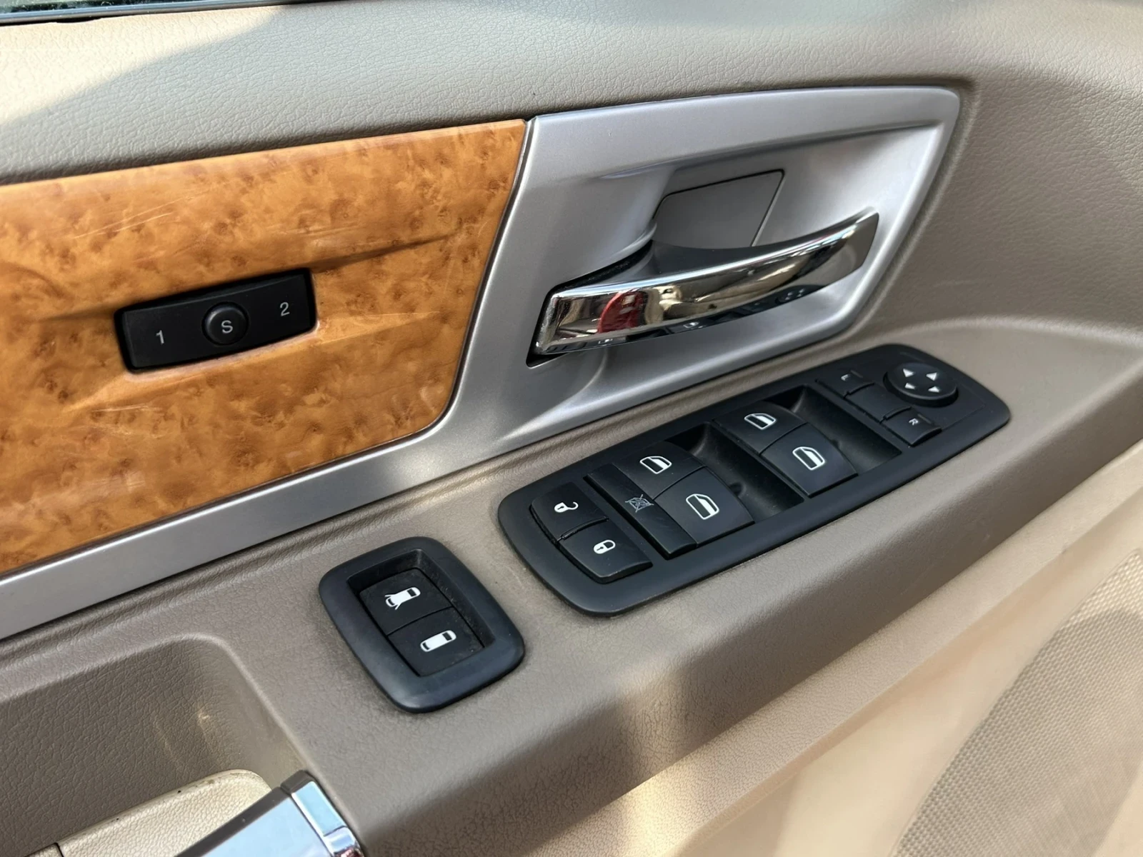 Chrysler Town and Country 3.8i-200ps-7����� | Mobile.bg � ����������� 12