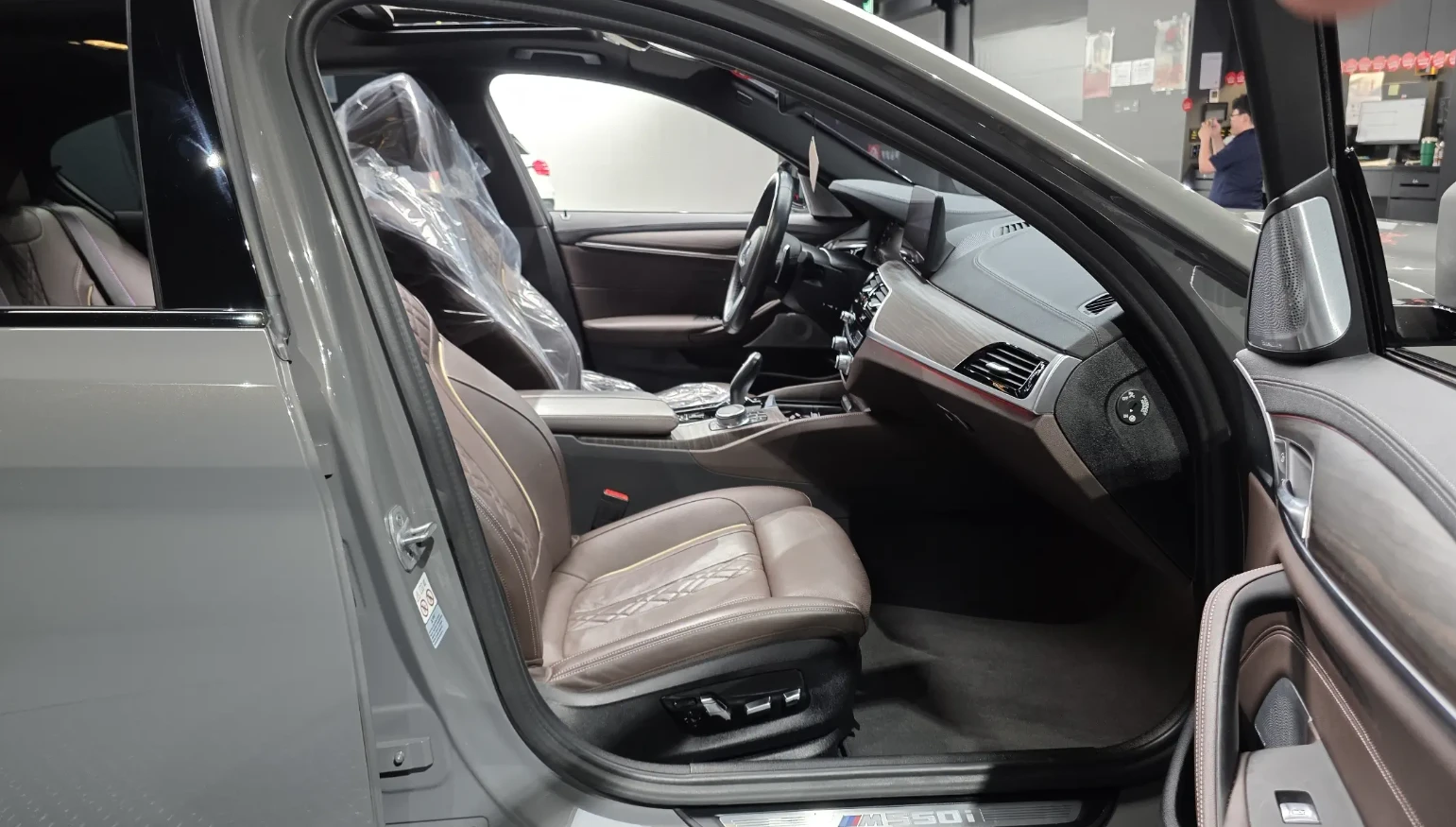 BMW 550 M550 | XDRIVE | B&O | HEAD UP, снимка 13 - Автомобили и джипове - 54980205