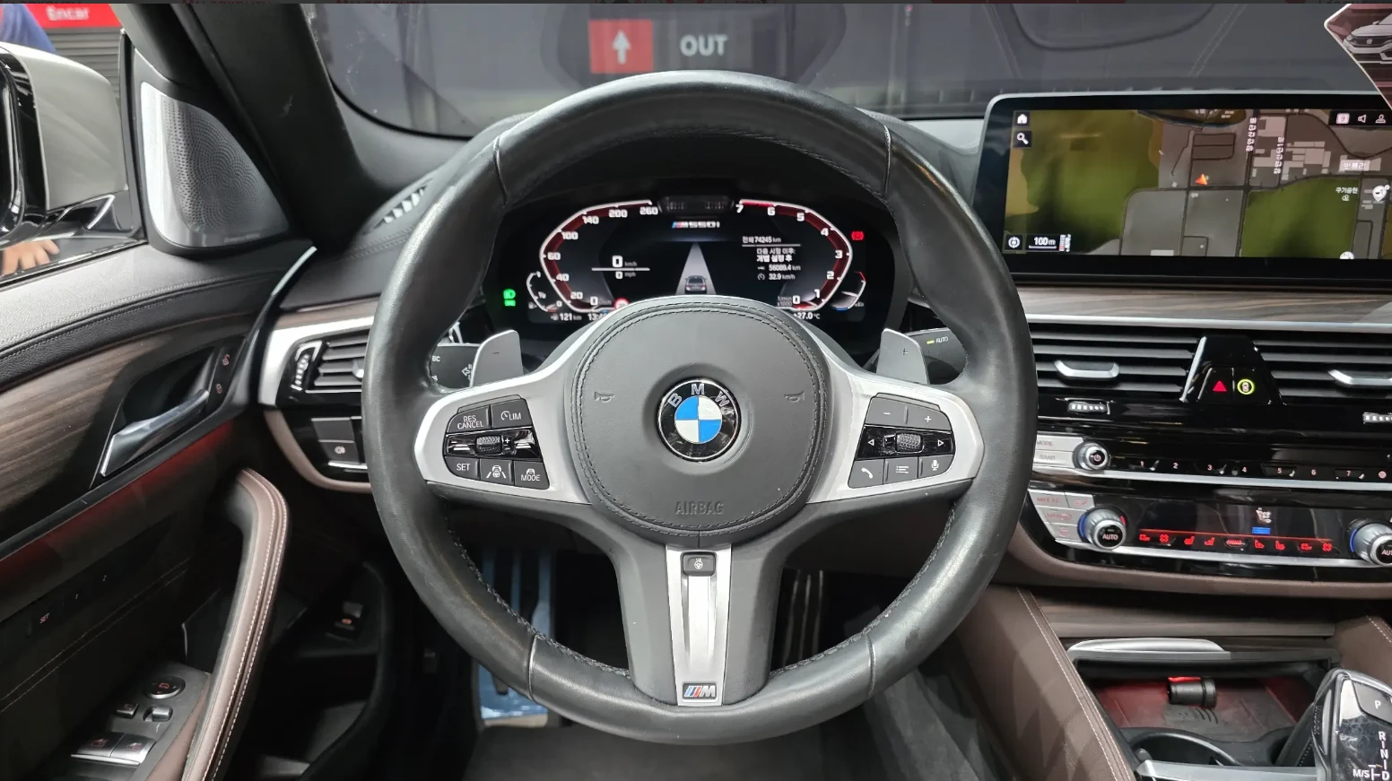 BMW 550 M550 | XDRIVE | B&O | HEAD UP, снимка 8 - Автомобили и джипове - 54980205