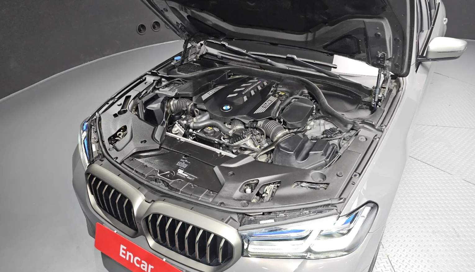 BMW 550 M550 | XDRIVE | B&O | HEAD UP, снимка 16 - Автомобили и джипове - 54980205