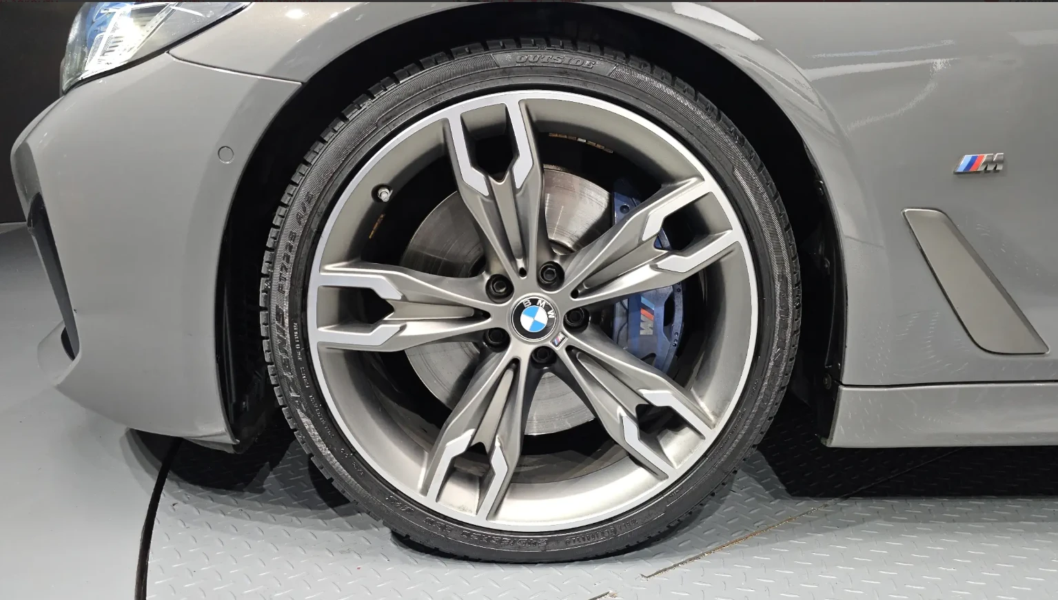 BMW 550 M550 | XDRIVE | B&O | HEAD UP, снимка 17 - Автомобили и джипове - 54980205