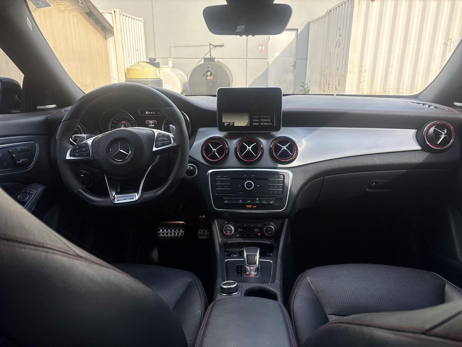 Mercedes-Benz CLA 45 AMG Pano* Harman kardon* Back cam* Подгрев* Keyless* , снимка 7 - Автомобили и джипове - 55048633