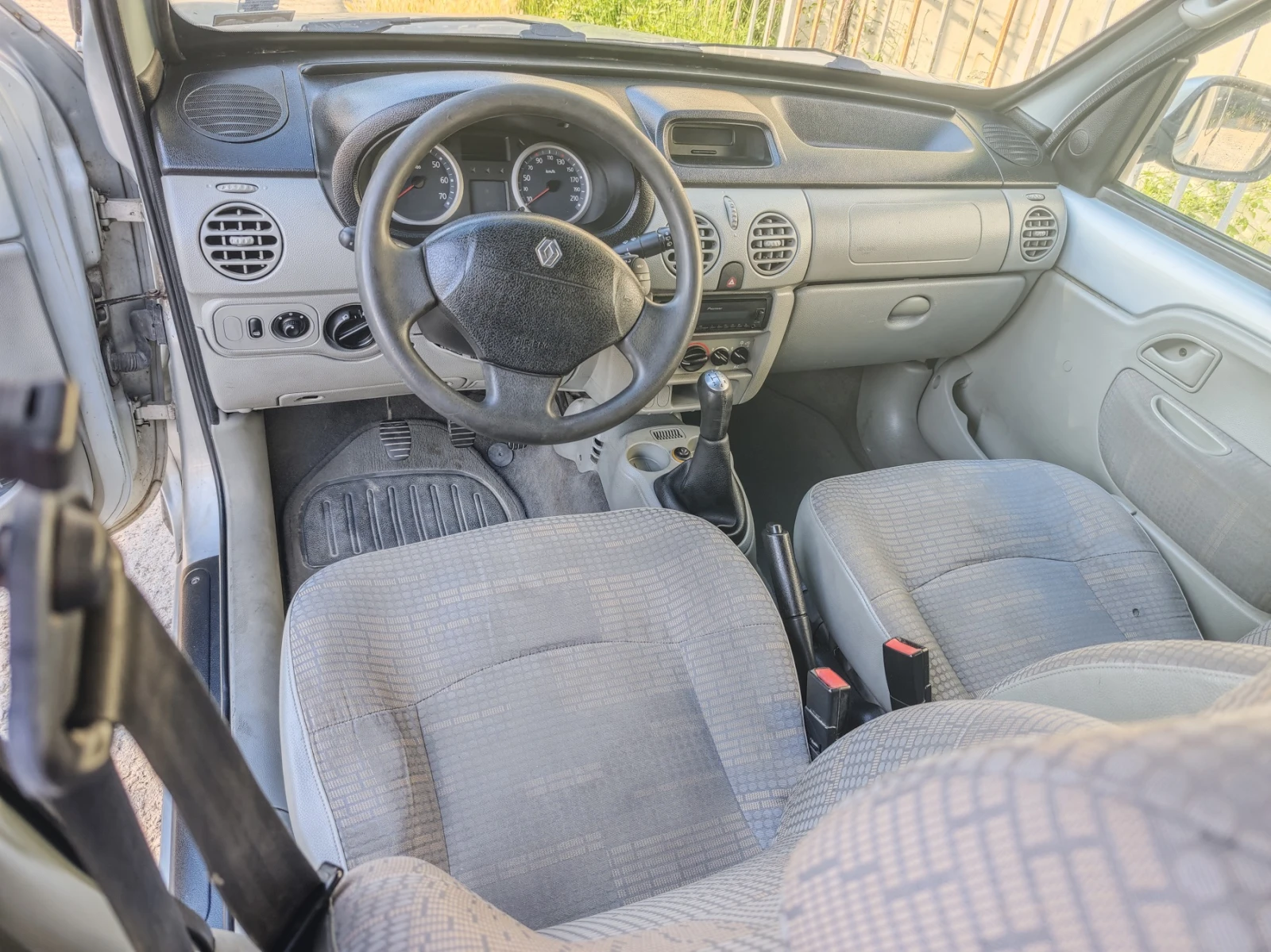 Renault Kangoo 1.5dci, снимка 4 - Автомобили и джипове - 55070477