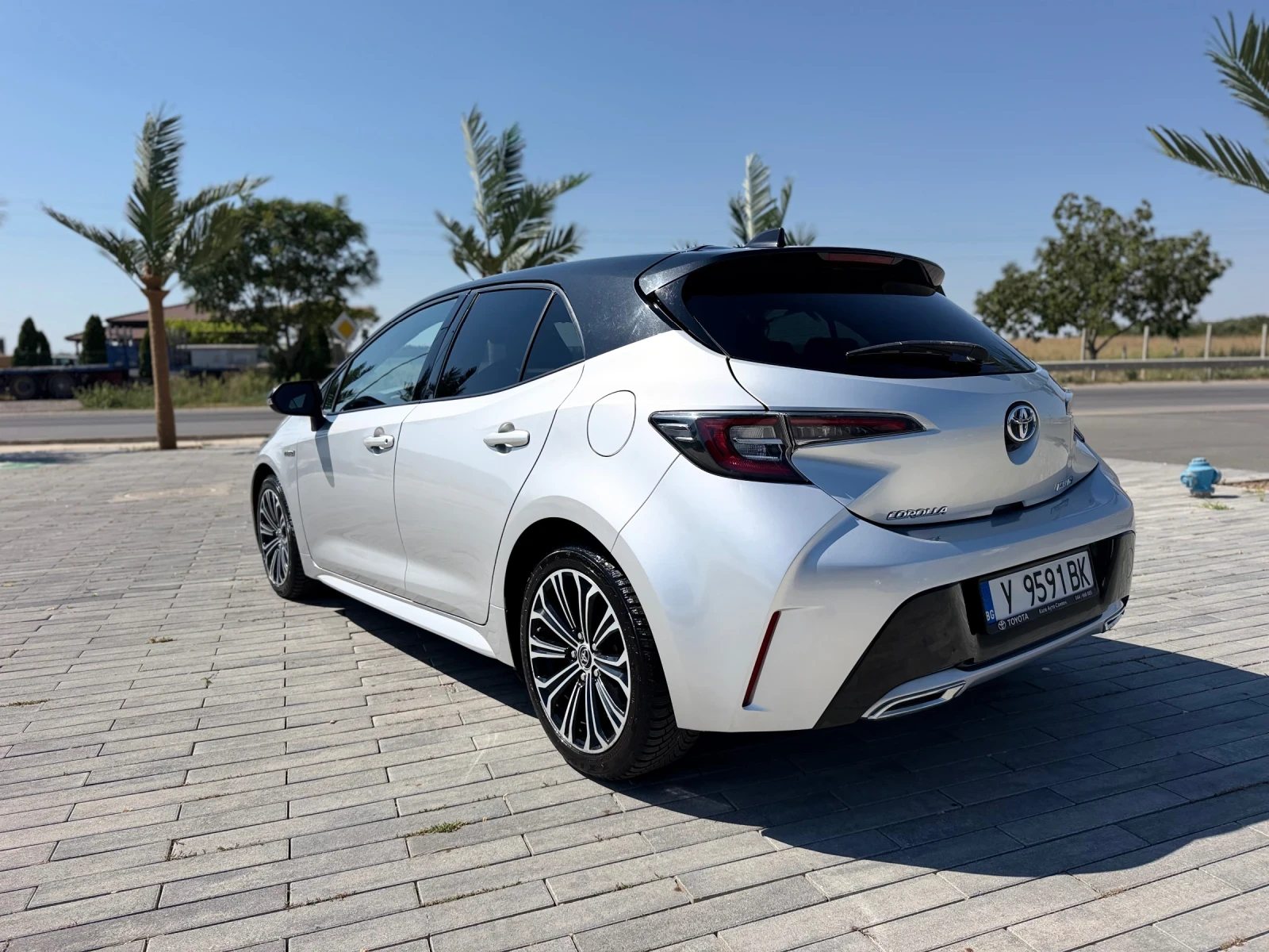 Toyota Corolla 2.0 Hybrid, снимка 2 - Автомобили и джипове - 55641646
