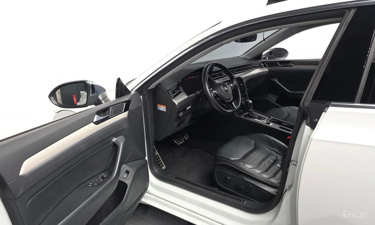 VW Arteon 2.0* TDI* PREMIUM* ДИГИТАЛНО* ТАБЛО* ОБДУХВАНЕ* ДИ, снимка 5 - Автомобили и джипове - 55740149