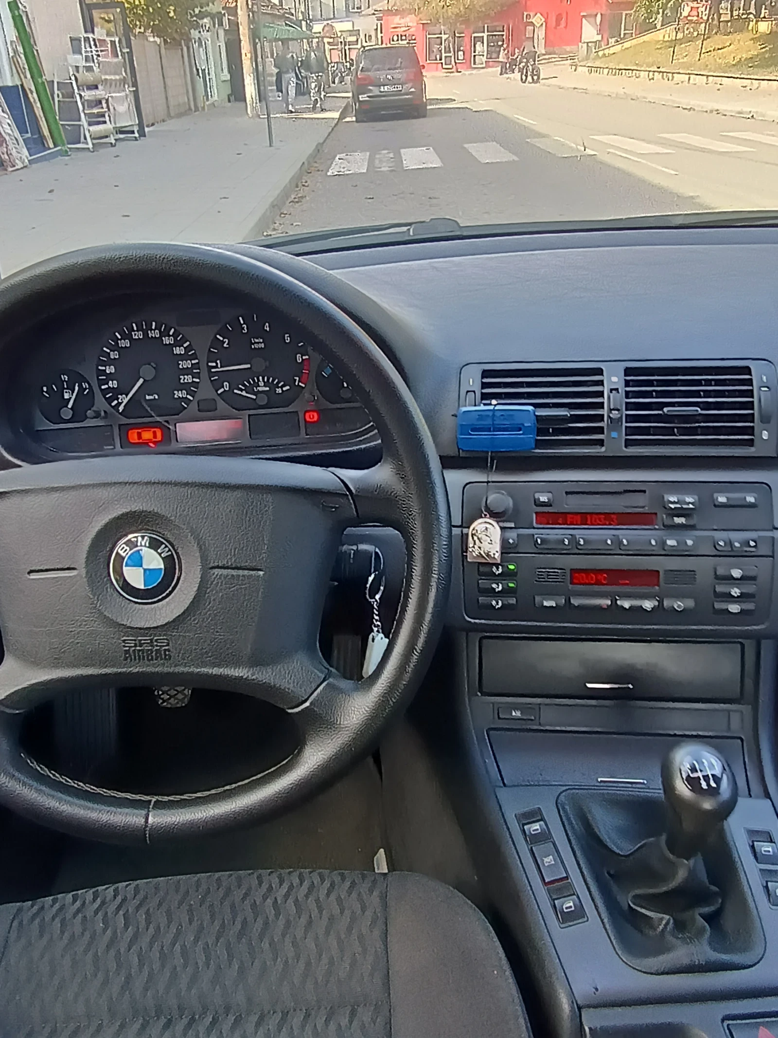 BMW 318, снимка 12 - Автомобили и джипове - 56615640