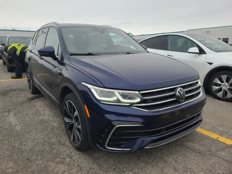 VW Tiguan * HIGHLINE R LINE * CARFAX * , снимка 2 - Автомобили и джипове - 53089627