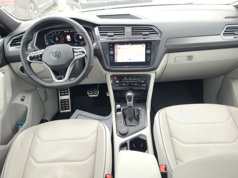 VW Tiguan * HIGHLINE R LINE * CARFAX * , снимка 10 - Автомобили и джипове - 53089627