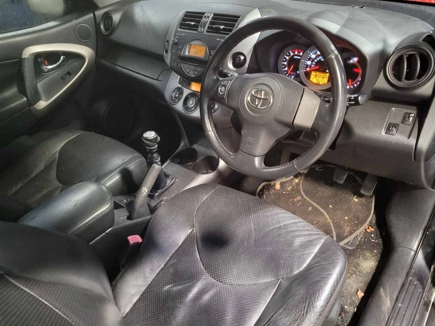 Toyota Rav4 2.2 D-4d 136к.с Кожен Салон НА ЧАСТИ - изображение 6