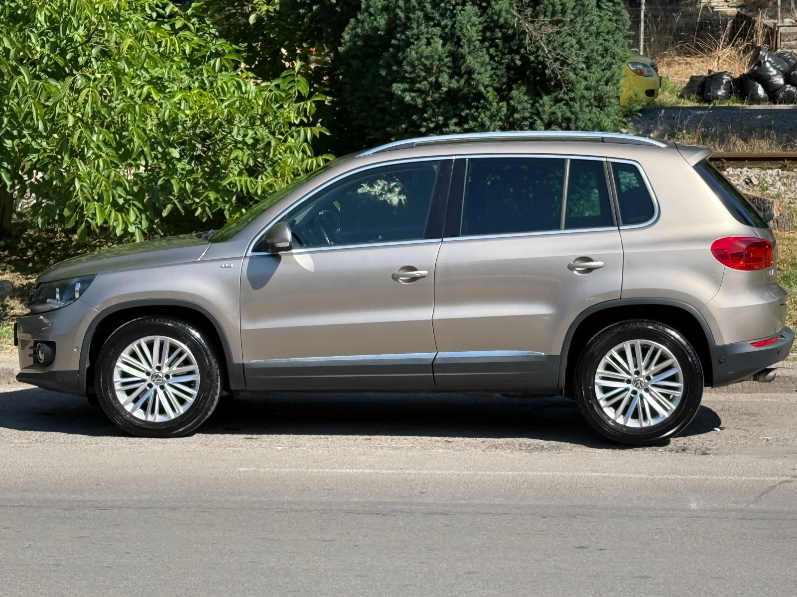 VW Tiguan, снимка 8 - Автомобили и джипове - 54996071