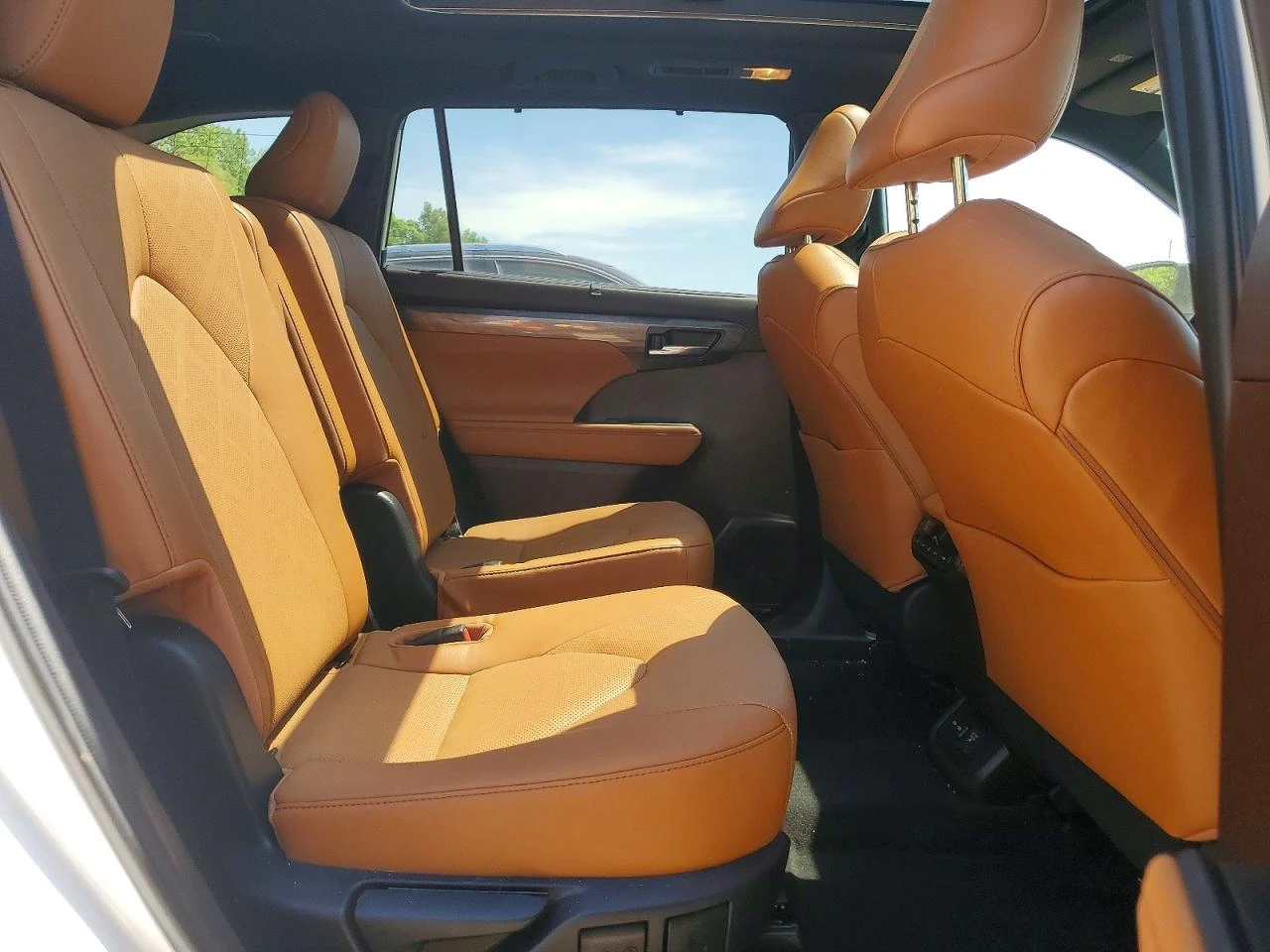 Toyota Highlander HYBRID PLATINUM* КОЖА* ПОДГРЕВ* ОБДУХВАНЕ* ПАНОРАМ, снимка 11 - Автомобили и джипове - 55280049