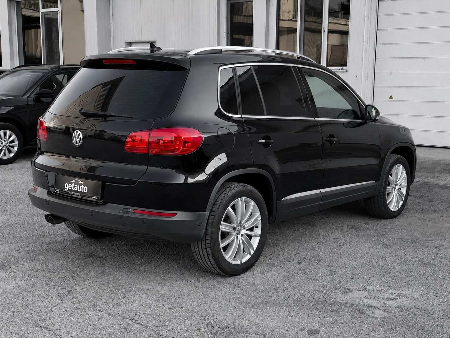 VW Tiguan 2.0 TDI-4Motion-140кс-Автомат-Самопаркиране, снимка 6 - Автомобили и джипове - 55631944