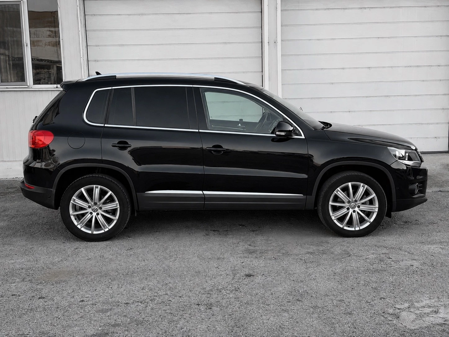 VW Tiguan 2.0 TDI-4Motion-140кс-Автомат-Самопаркиране, снимка 7 - Автомобили и джипове - 55631944