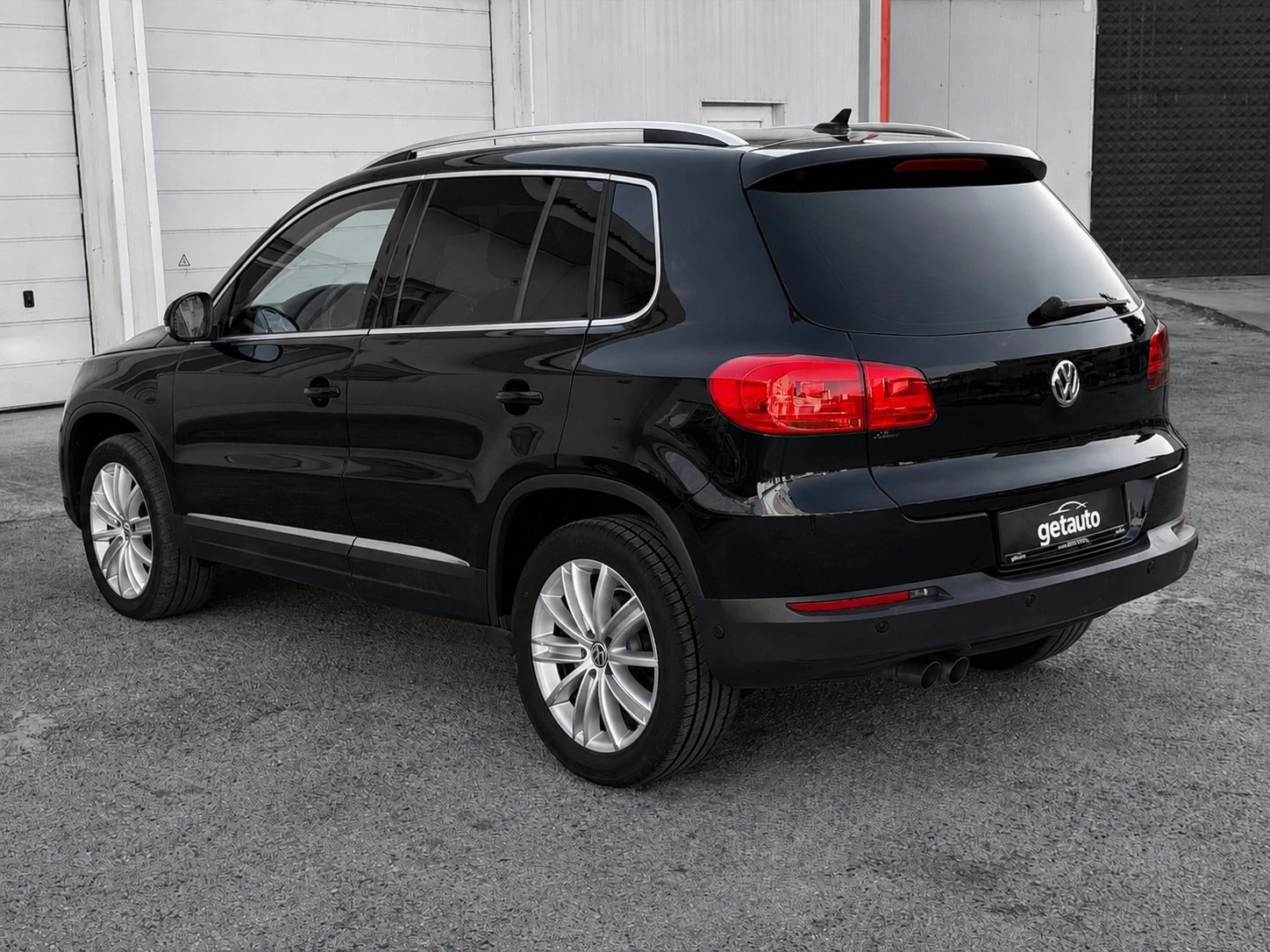 VW Tiguan 2.0 TDI-4Motion-140кс-Автомат-Самопаркиране, снимка 4 - Автомобили и джипове - 55631944