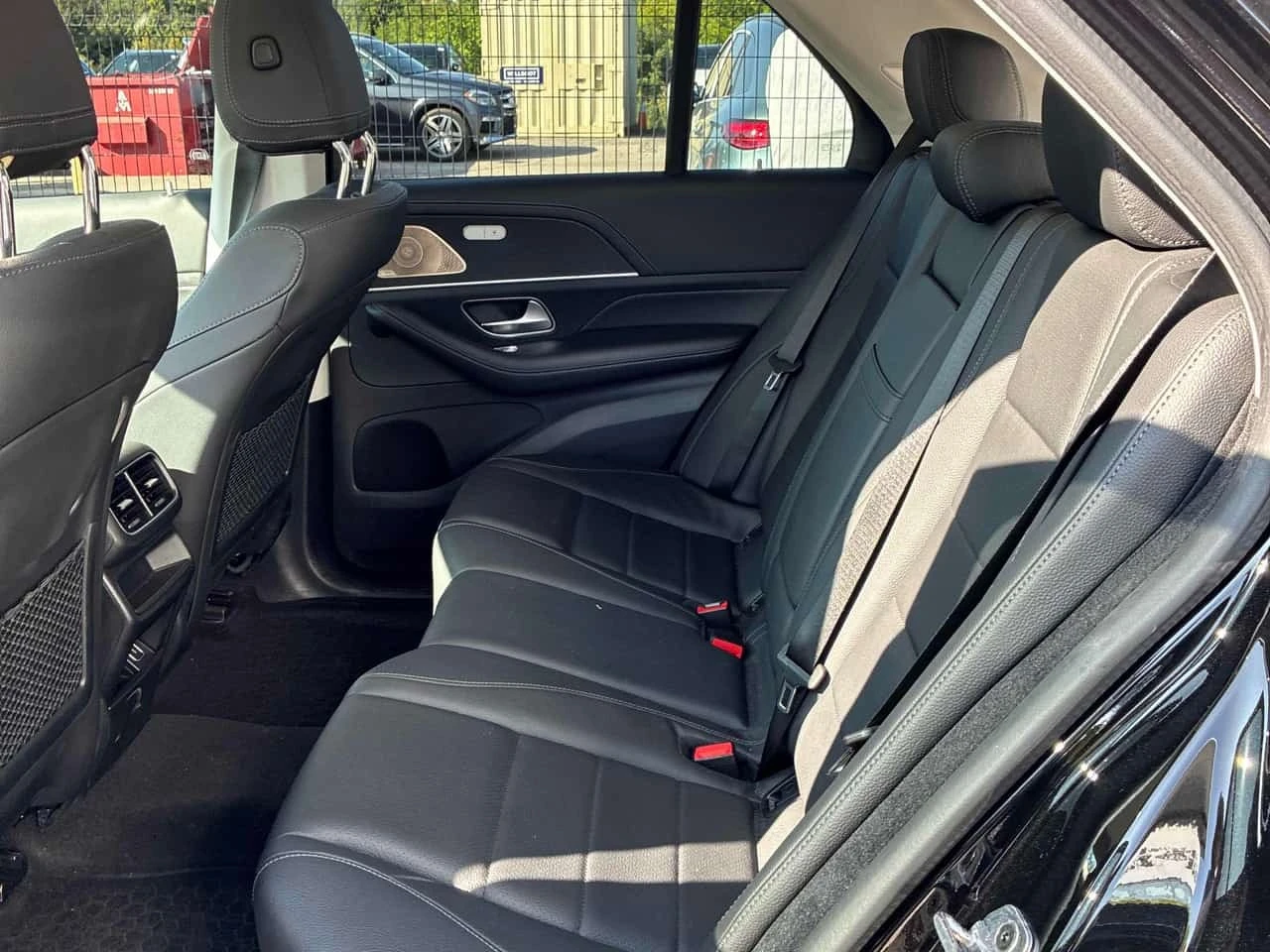 Mercedes-Benz GLE 450 AMG * CARFAX * ОБДУХВАНЕ * BURMESTER * PANO, снимка 11 - Автомобили и джипове - 55777809