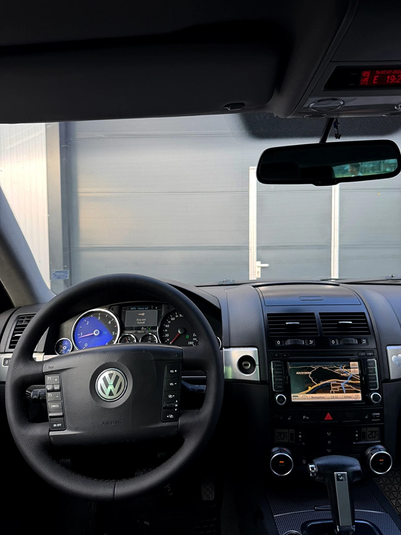 VW Touareg, снимка 7 - Автомобили и джипове - 55942506