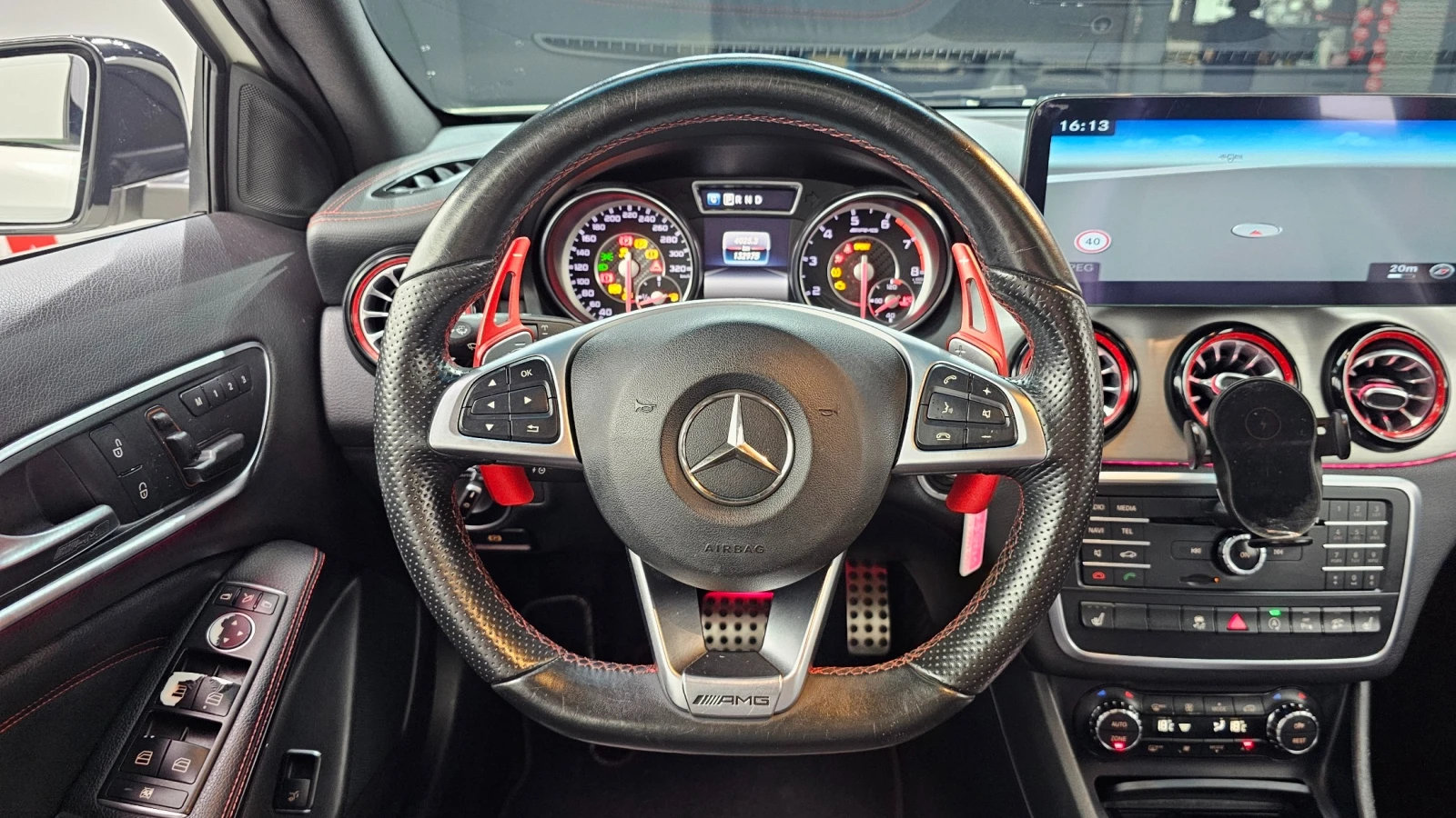 Mercedes-Benz GLA 45 AMG 4Matic, снимка 11 - Автомобили и джипове - 56211519